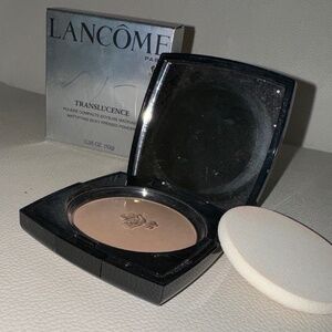 Translucence Mattifying Silky Pressed Powder